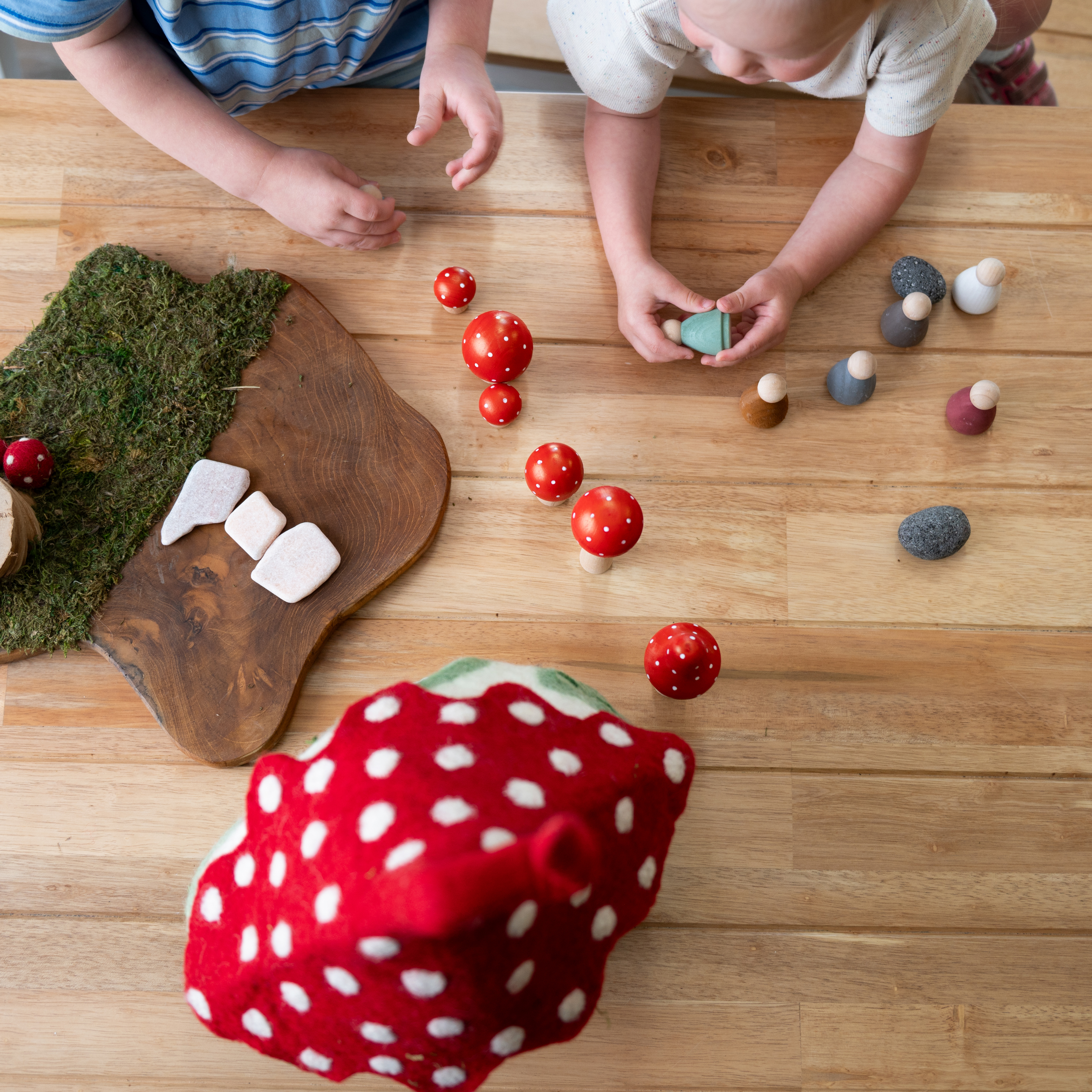 Felt Mushroom Cave & Accessories - Step4 Felt Mushroom Cave & Accessories