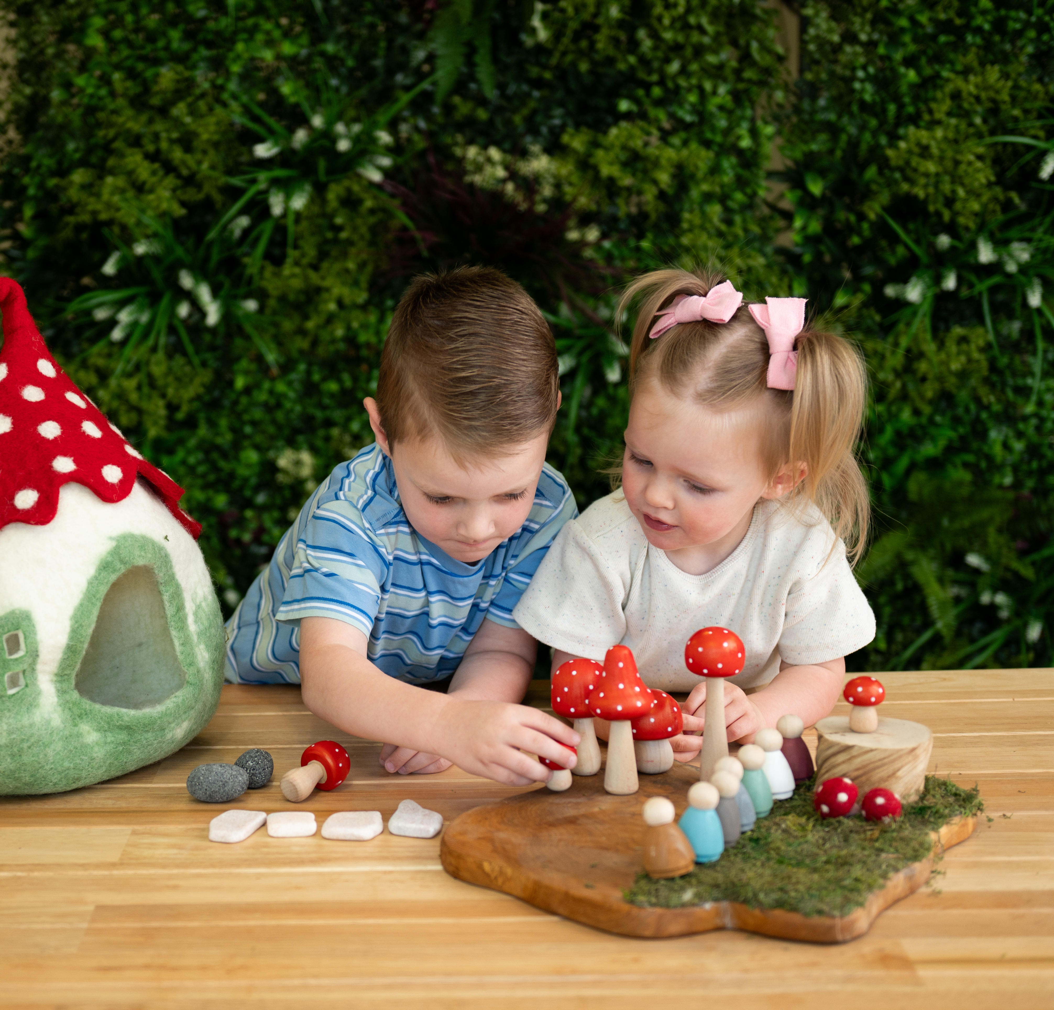 Felt Mushroom Cave & Accessories - Step4 Felt Mushroom Cave & Accessories