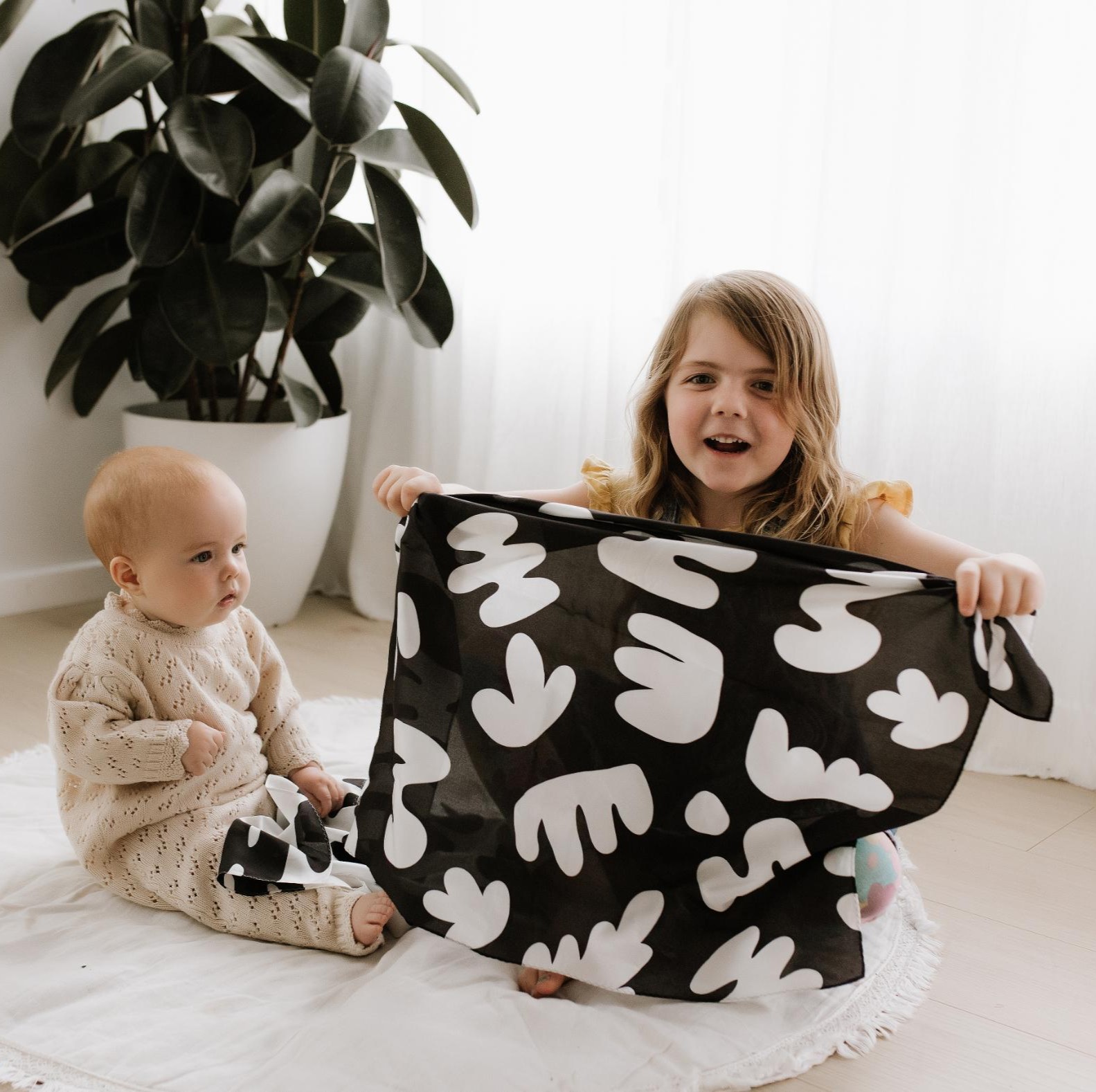 Little Abstract Play Silks – Set of 2 - Step4 Little Abstract Play Silks – Set of 2 - Image 3